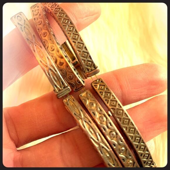 Pattered gold bangles   - Picture 1 of 3